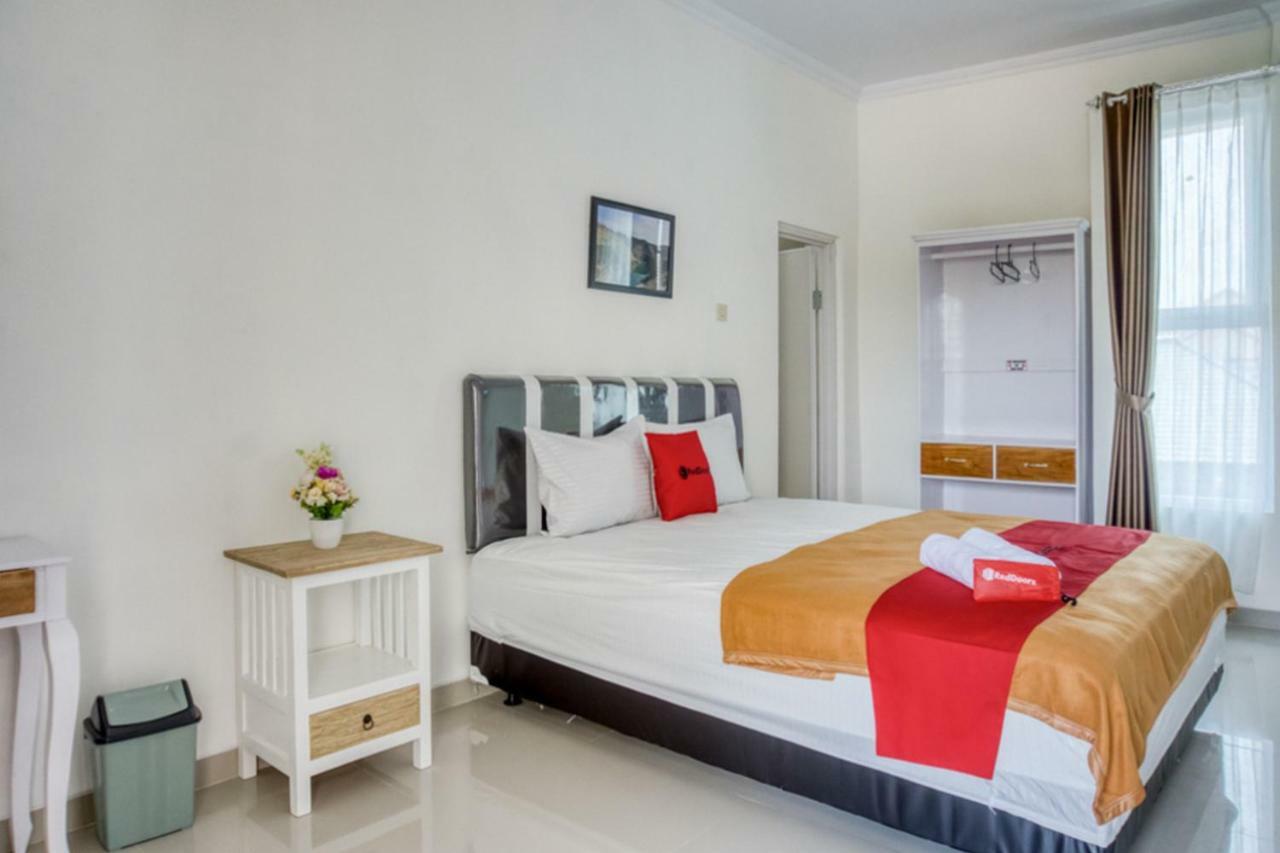 Reddoorz Syariah Near Taman Pelangi Monjali Melati Exterior foto